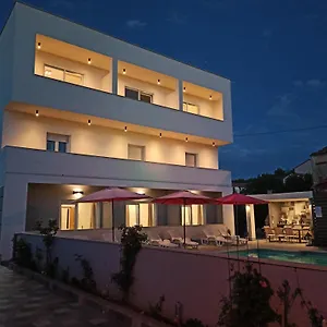 4* Gostinjska kuća Apartmant & Rosa Medulin